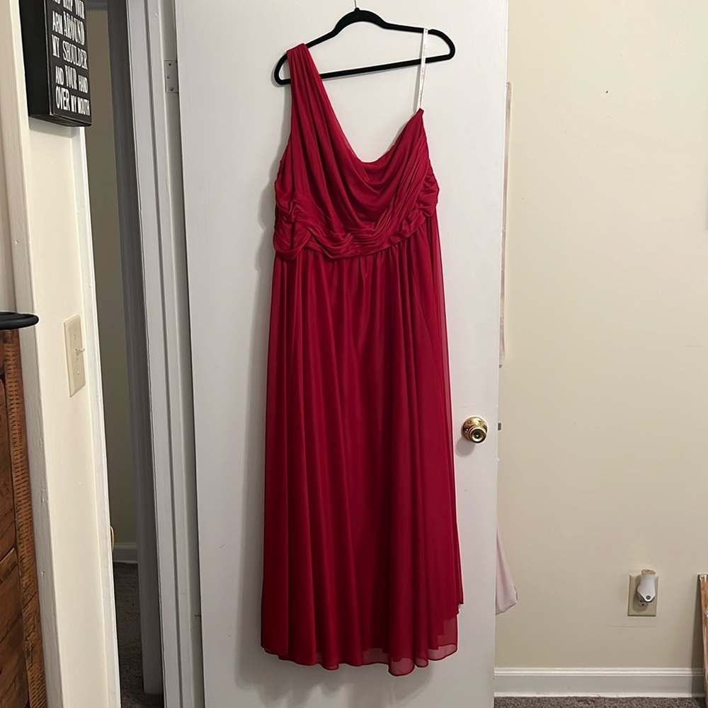 David’s bridal off shoulder gown in Apple red size 24